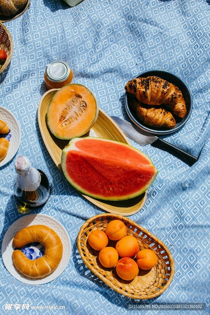 户外野餐美食惬意时光