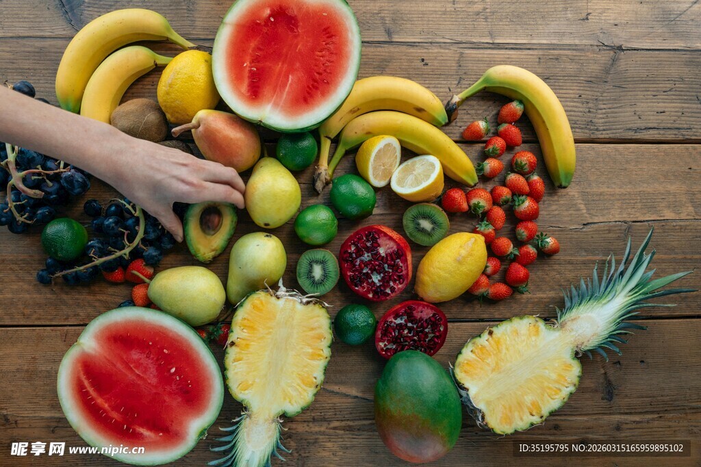 缤纷多彩的新鲜水果组合