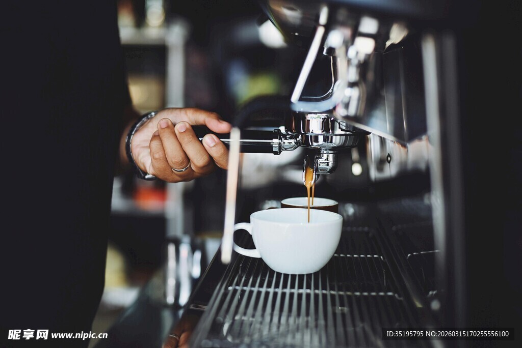 手冲咖啡制作瞬间