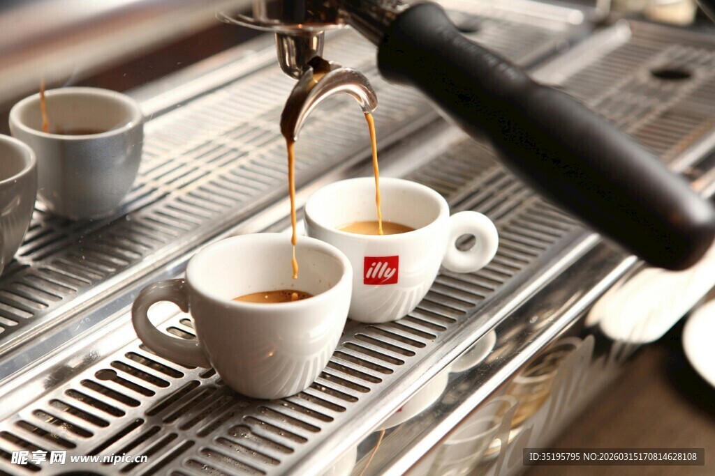 咖啡机制作香浓咖啡