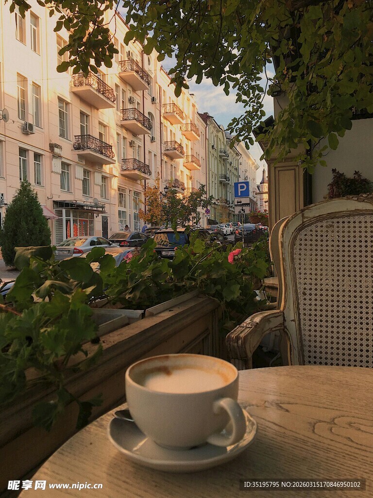 街边惬意咖啡时光