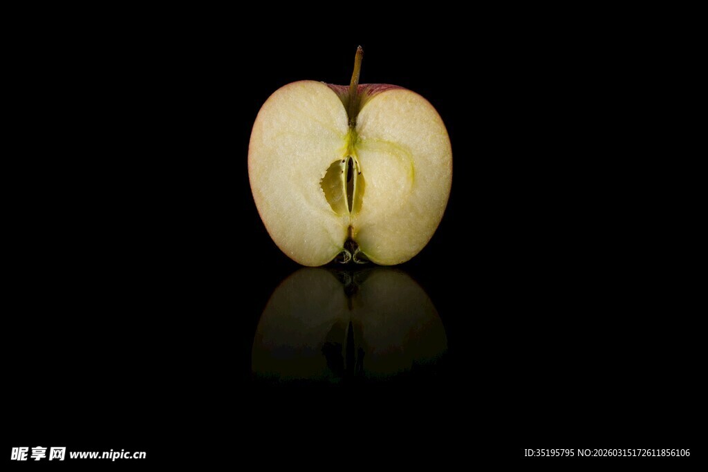 切开的苹果特写
