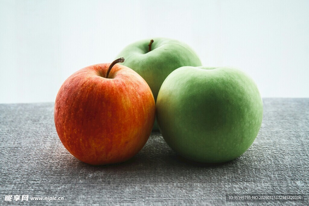 多彩苹果静物图