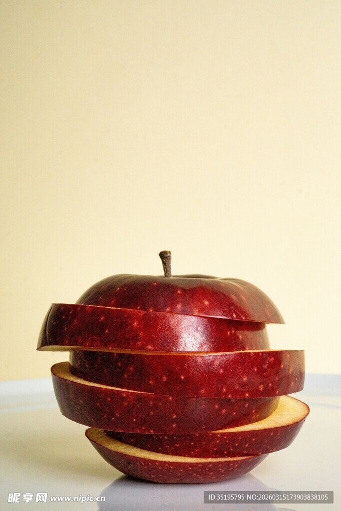 切片红苹果的视觉呈现