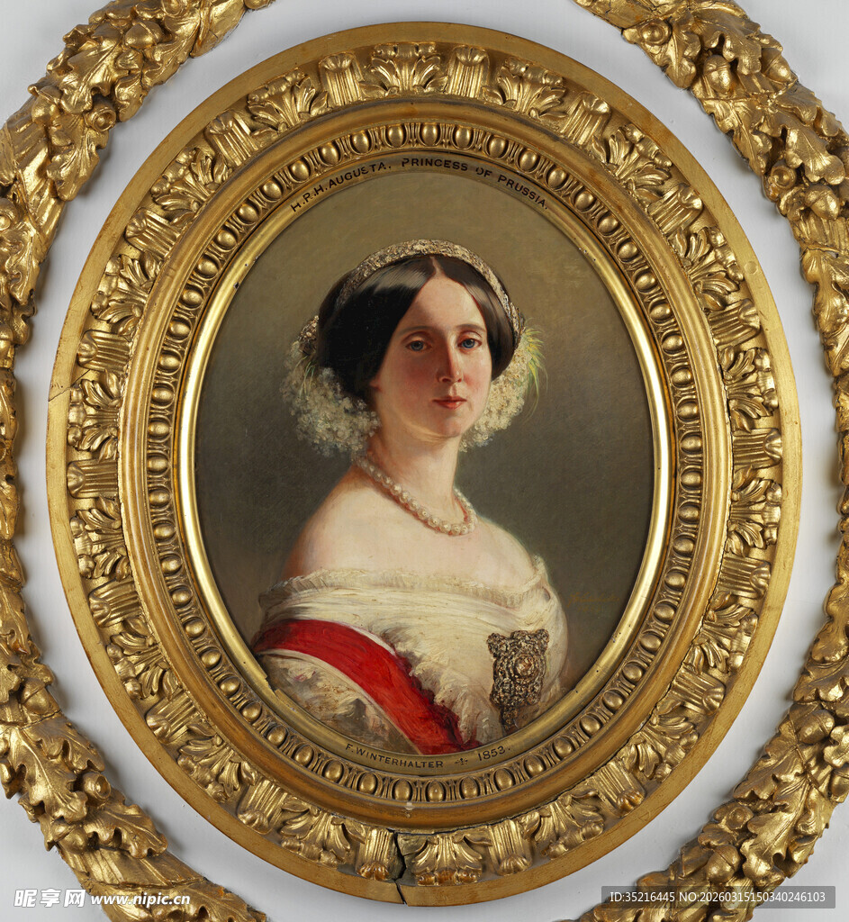 古典金色框中的女士肖像