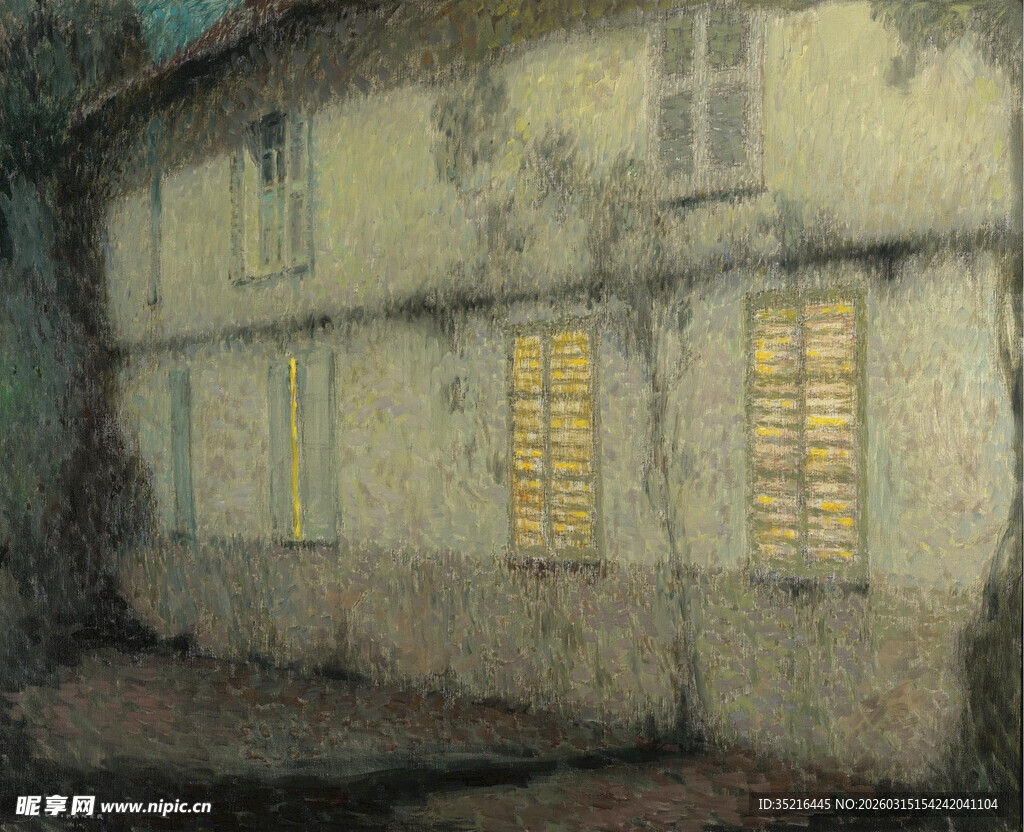 老旧房屋的静谧黄昏景象