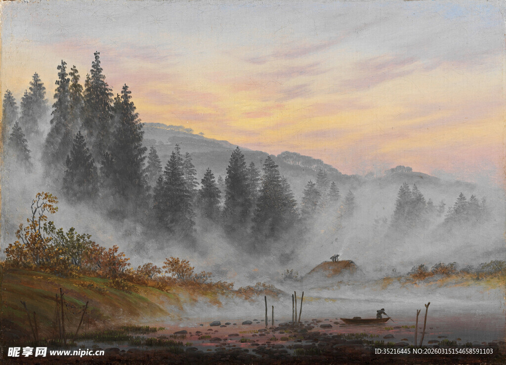 山林晨雾间的静谧风光