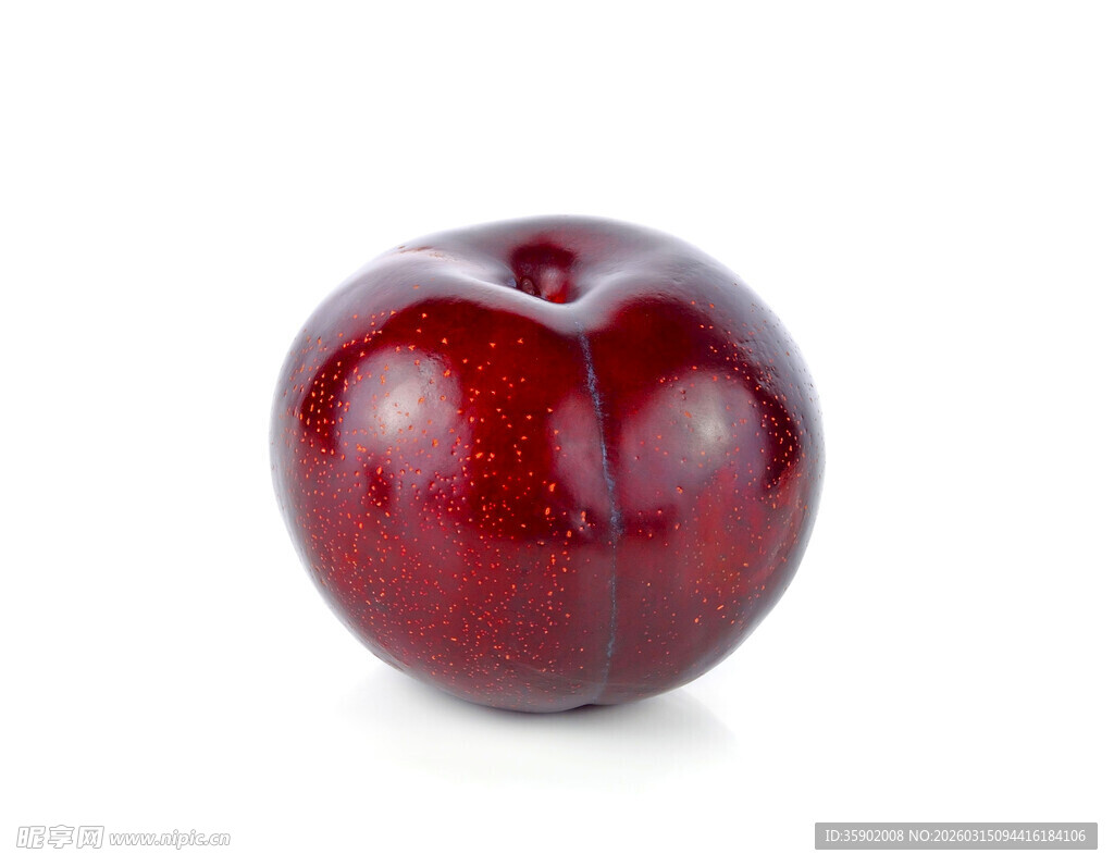 鲜红饱满的诱人李子