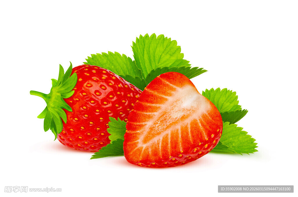 新鲜草莓配绿叶