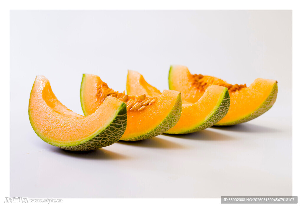 切开的美味甜瓜