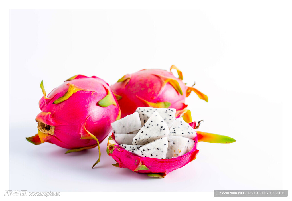 新鲜白心火龙果特写