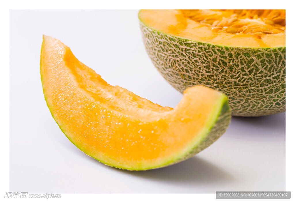 切开的香甜哈密瓜