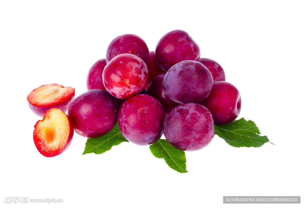 新鲜紫李饱满多汁诱人