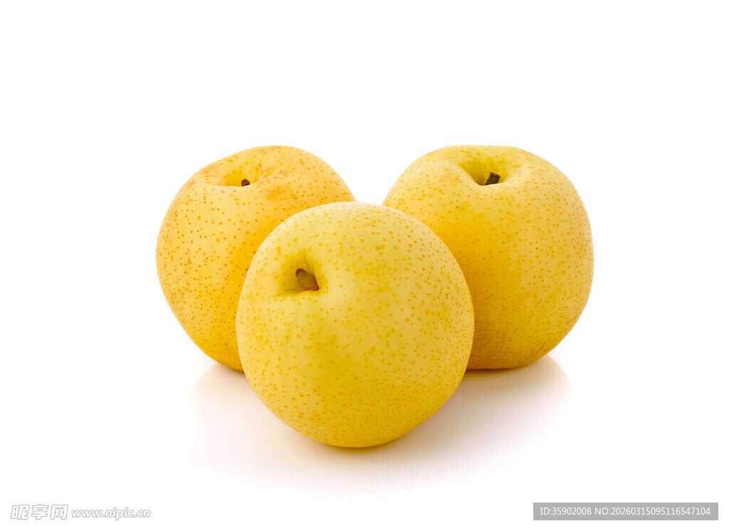 三个金黄饱满的新鲜梨子