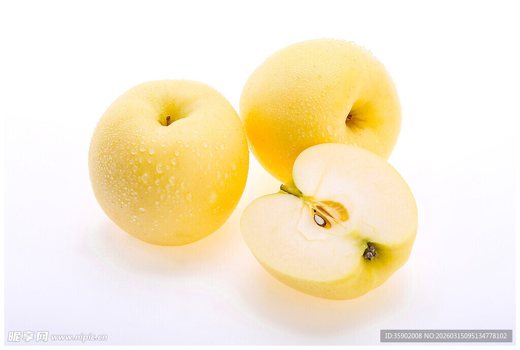 三个黄苹果及切开的展示