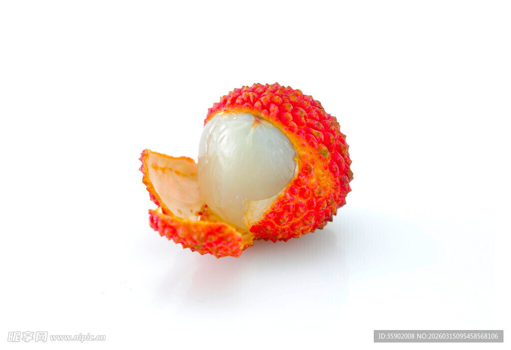 剥开的新鲜荔枝