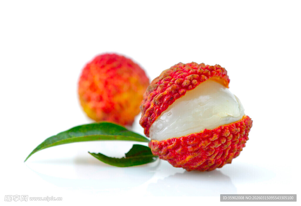 新鲜剥开的荔枝