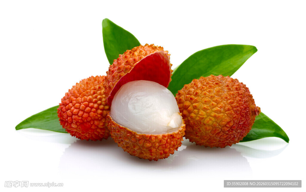 新鲜剥开的诱人荔枝