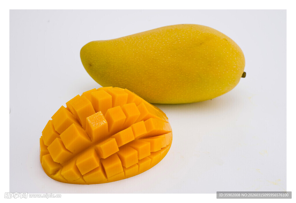 新鲜芒果诱人切块展示
