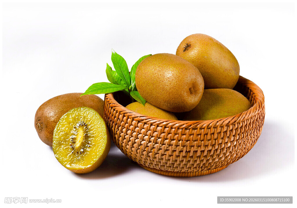 竹篮装新鲜猕猴桃