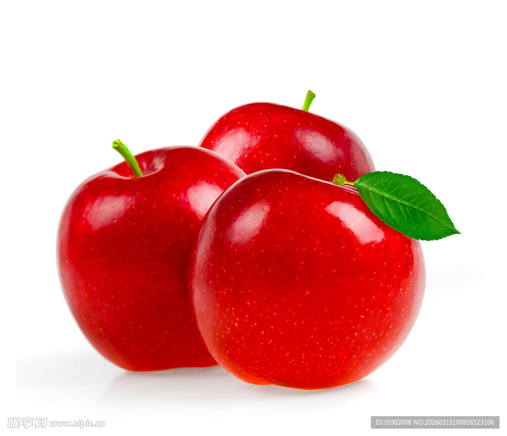 三个鲜红带叶的苹果