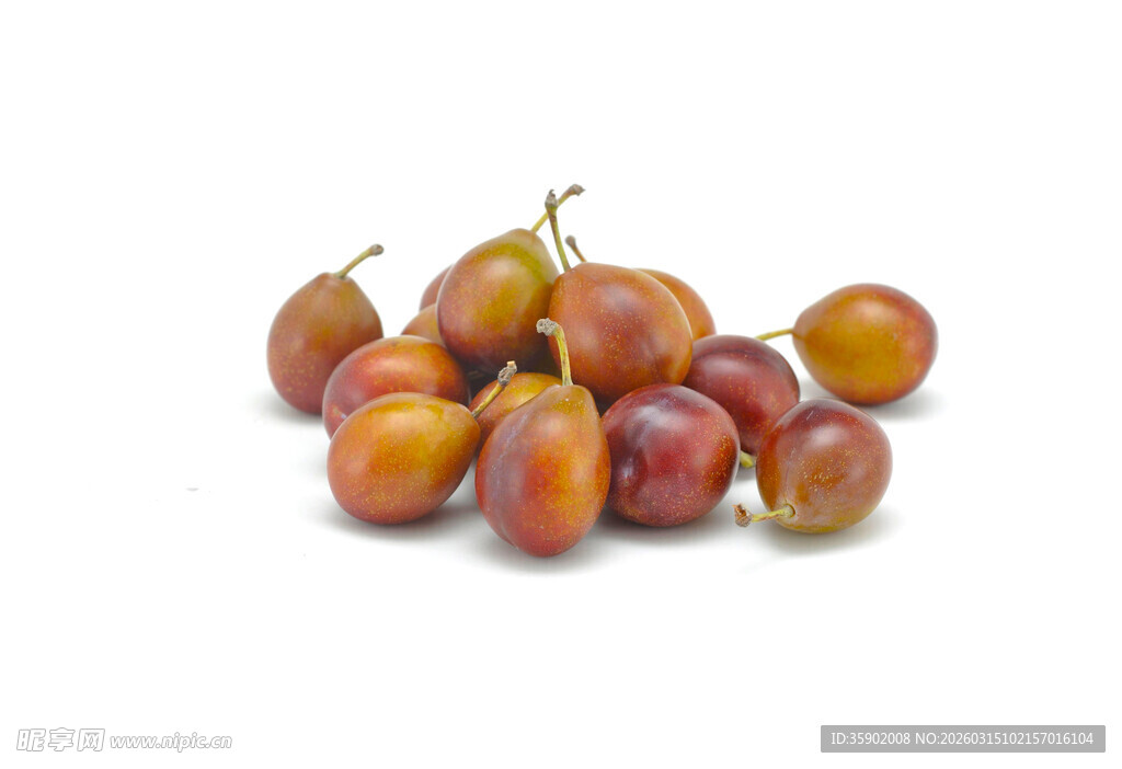 新鲜李子堆叠展示