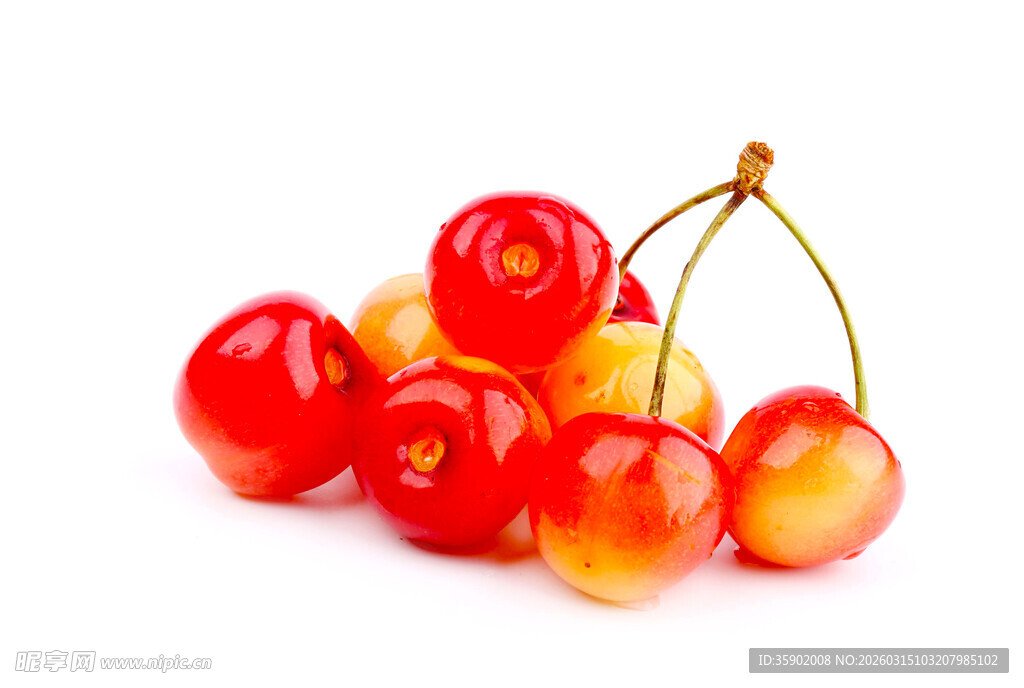 新鲜饱满的红黄樱桃