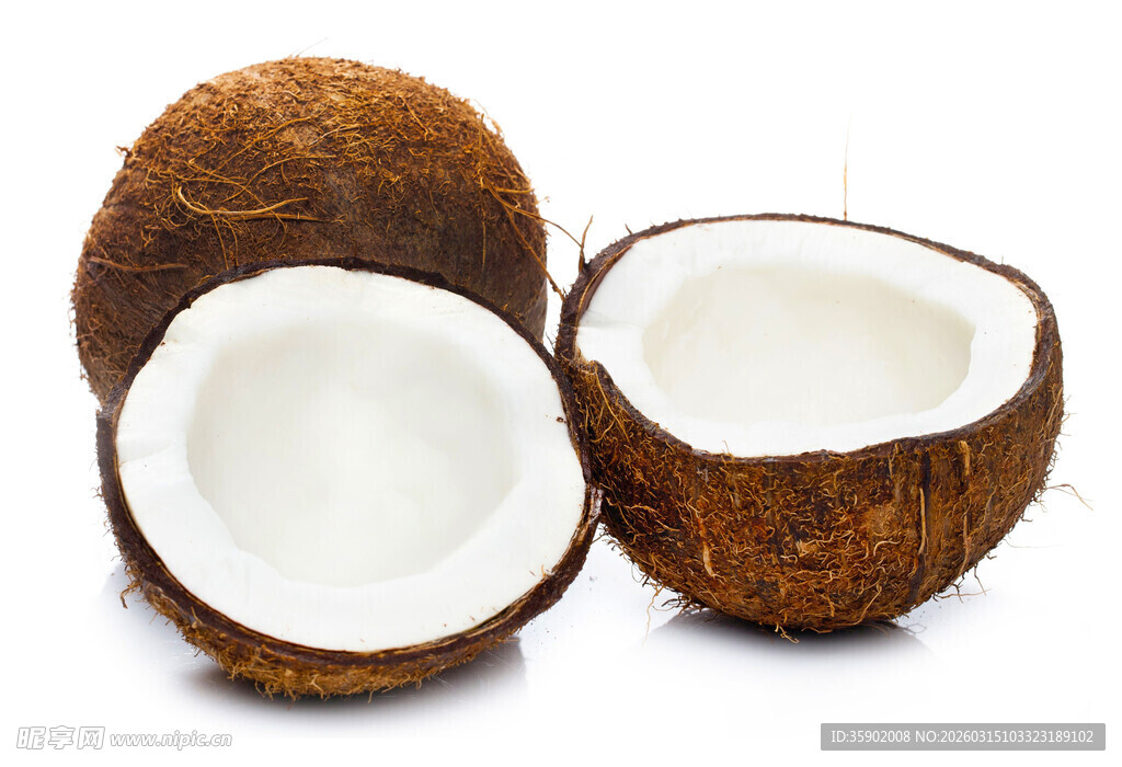 切开的新鲜椰子