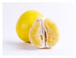 新鲜黄柚子一半切开展示