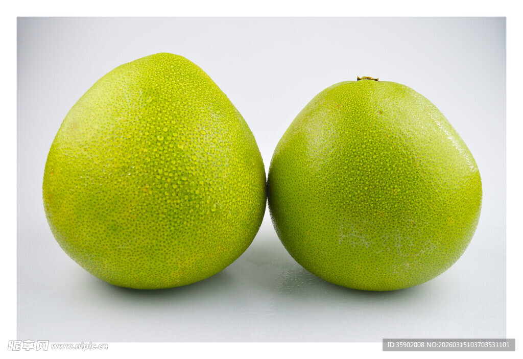 两个青皮梨