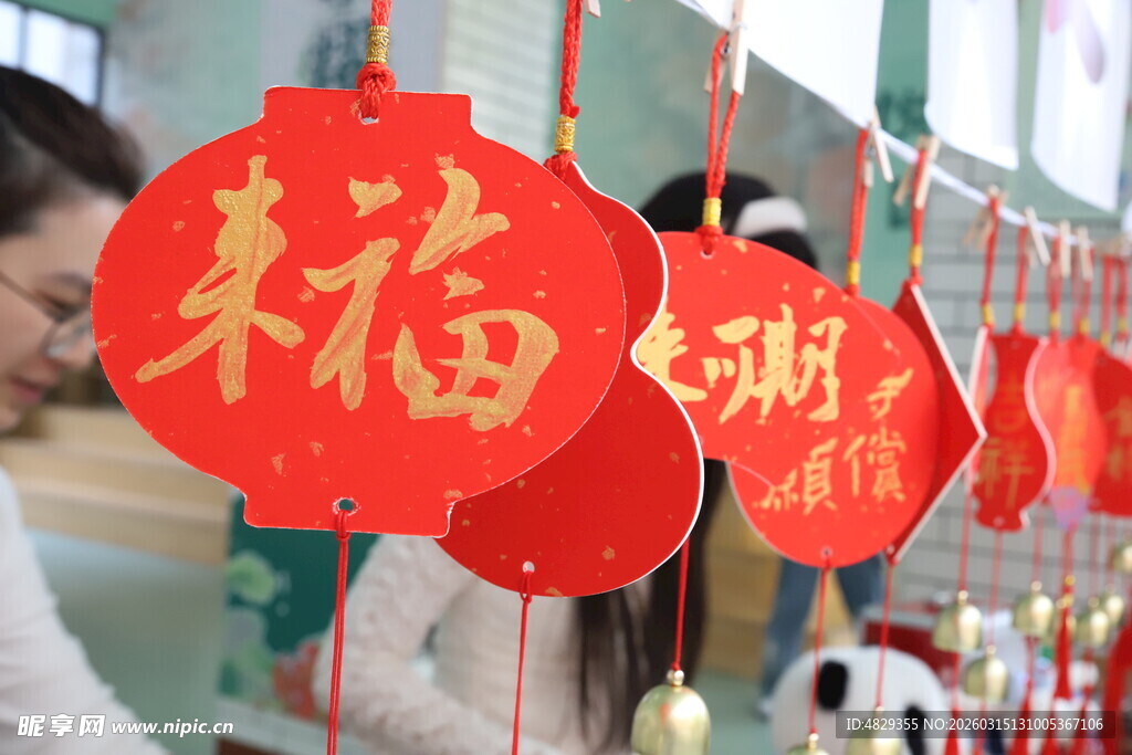 喜庆红灯笼迎新春