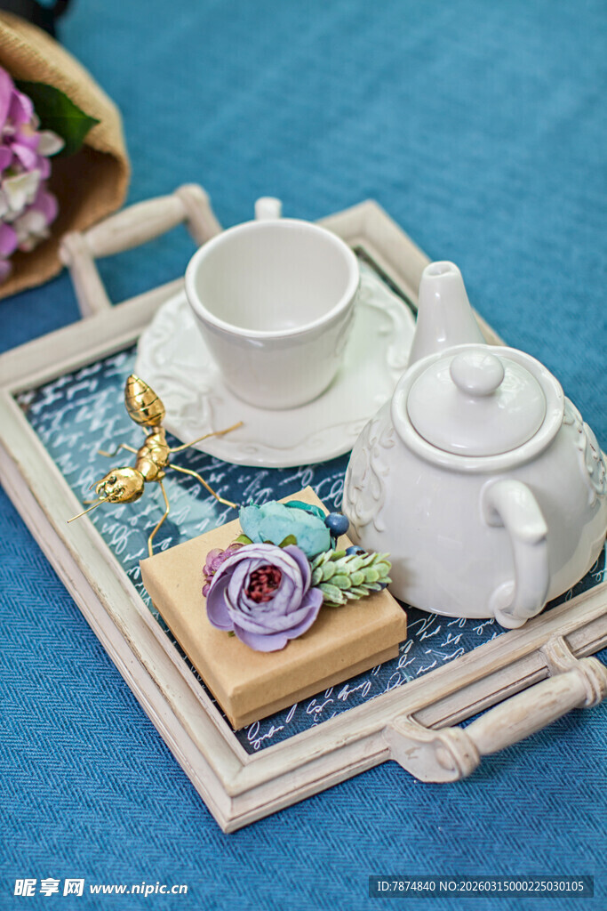 中式茶具与点心精致组合