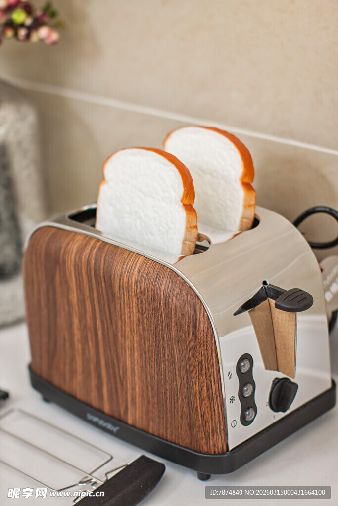 木质烤面包机烤制面包片