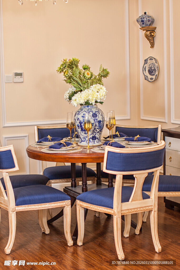 欧式典雅餐桌椅花卉装饰