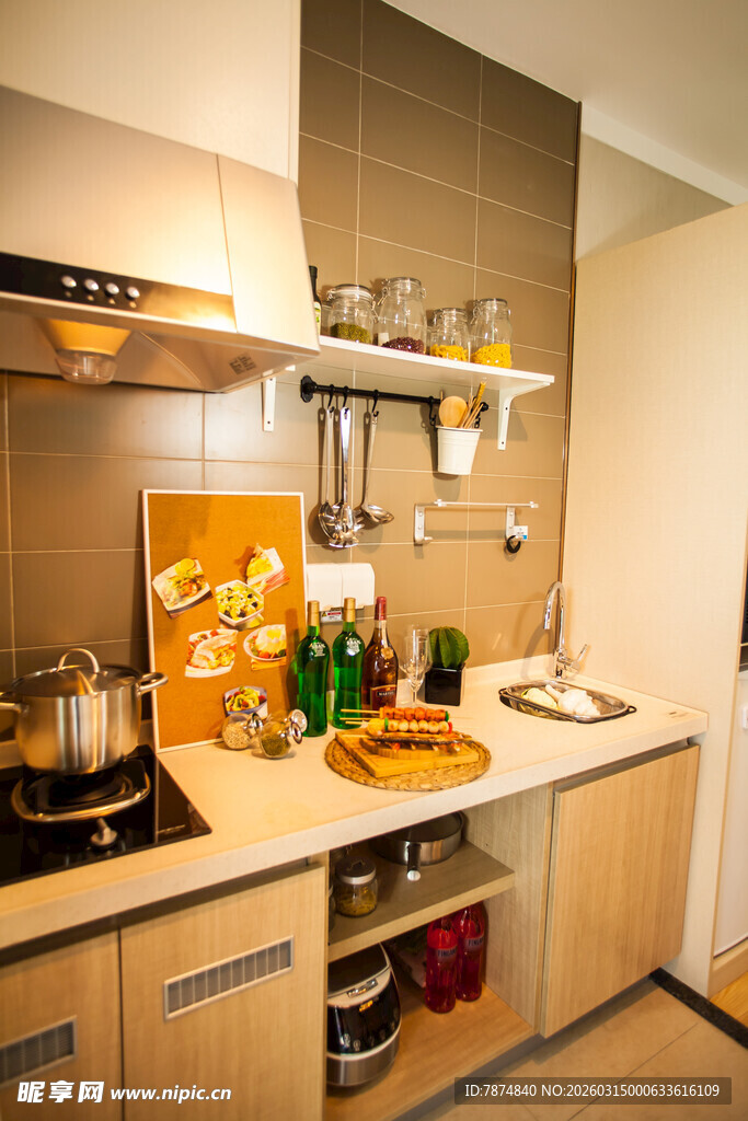 现代温馨厨房场景展示