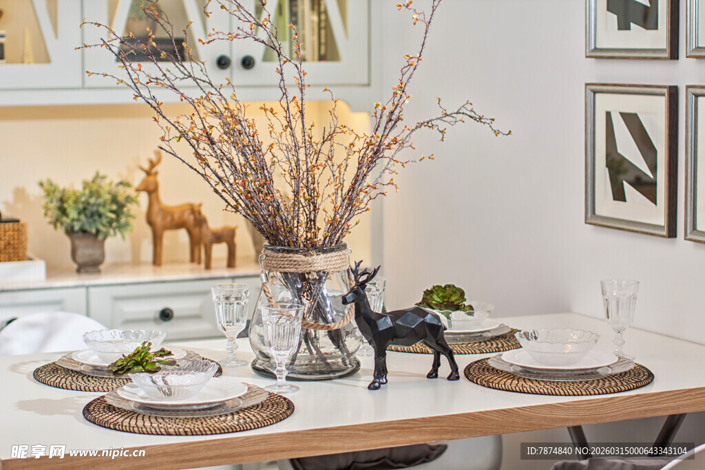 简约温馨的餐桌布置场景