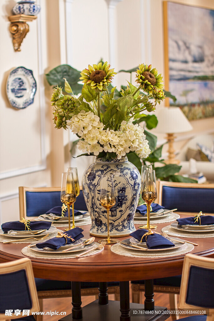 欧式典雅餐桌花艺布置