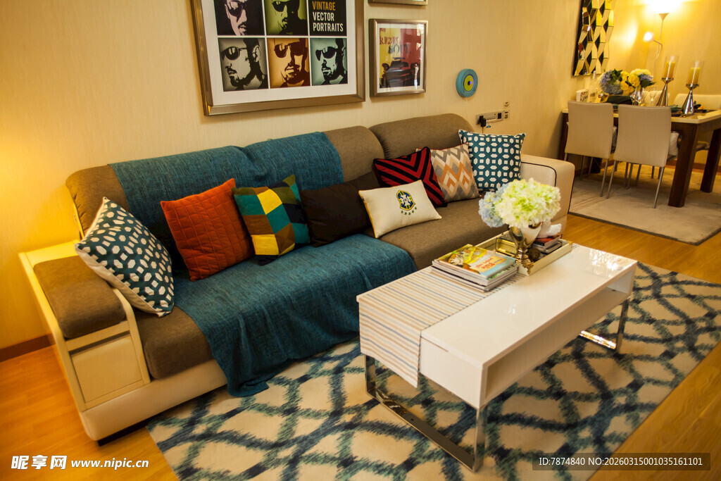 温馨客厅的舒适家居布置