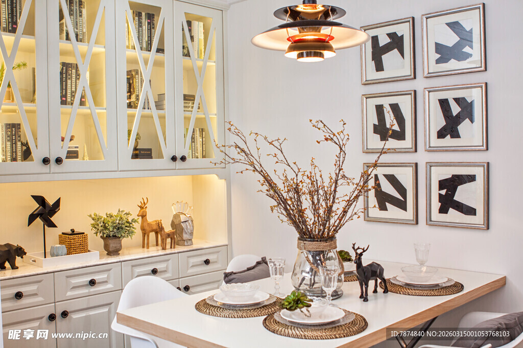 现代简约风温馨餐厅一角