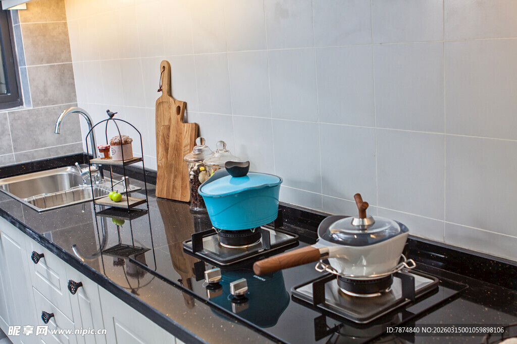 厨房灶台烹饪器具展示