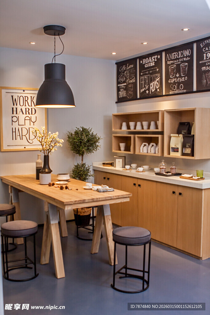 简约北欧风温馨餐厅一角