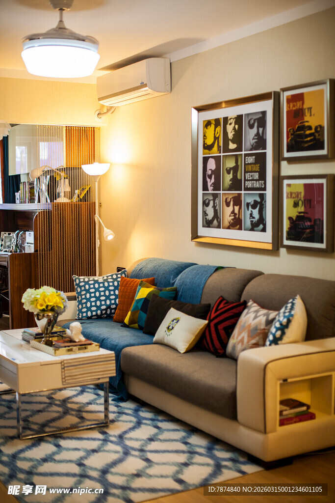 温馨客厅家居布置一角