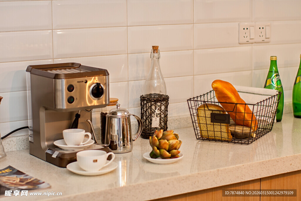 厨房台面上的多样小家电