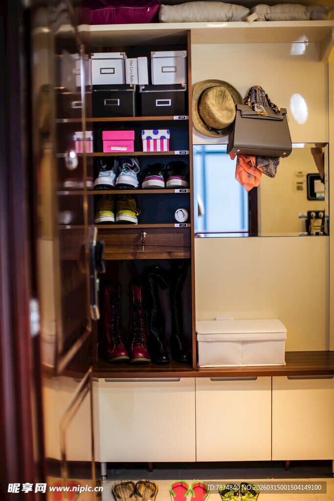 时尚鞋包展示柜 尽显精致