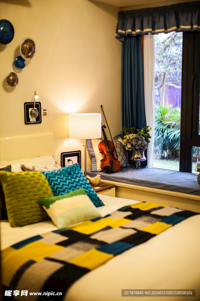 温馨卧室一角 尽显舒适氛围