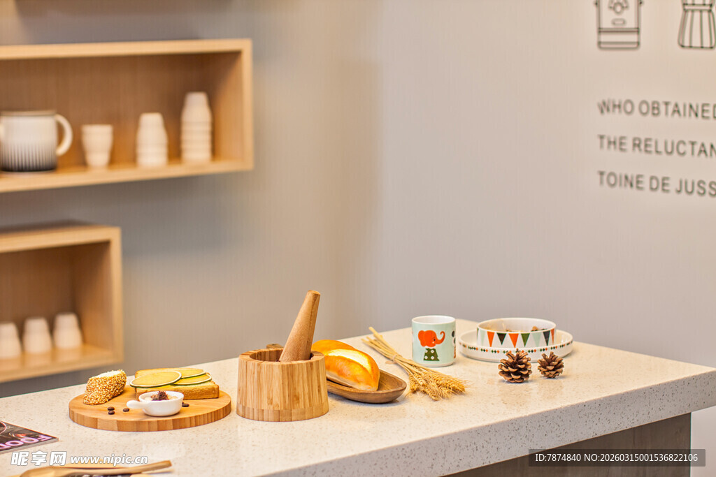 厨房台面上的多样烘焙美食