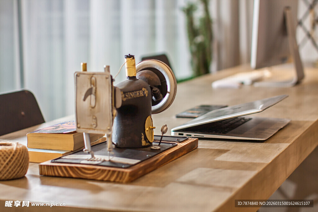 创意咖啡角摆件与办公用品