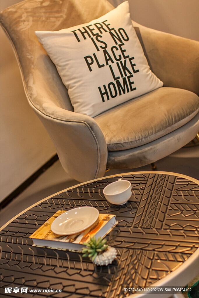 舒适家居一角的惬意摆件