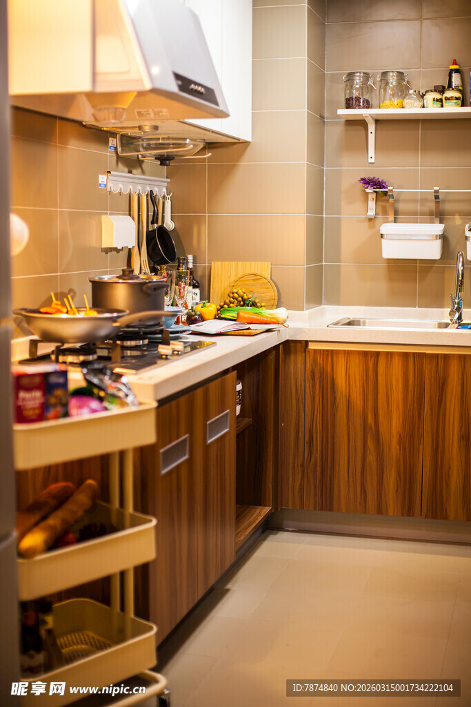 现代风格温馨木质厨房
