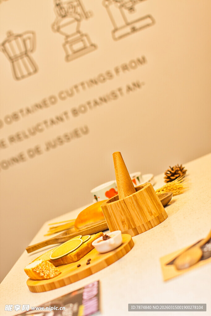 精致木质早餐摆件展示